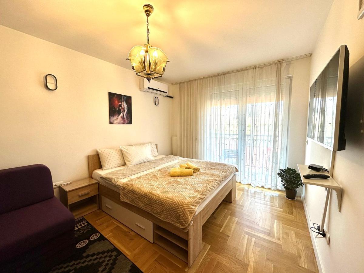 Yellowhouse Priština Exteriér fotografie