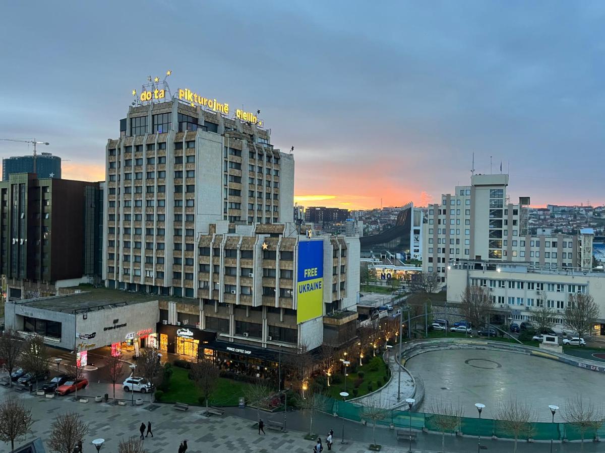Yellowhouse Priština Exteriér fotografie
